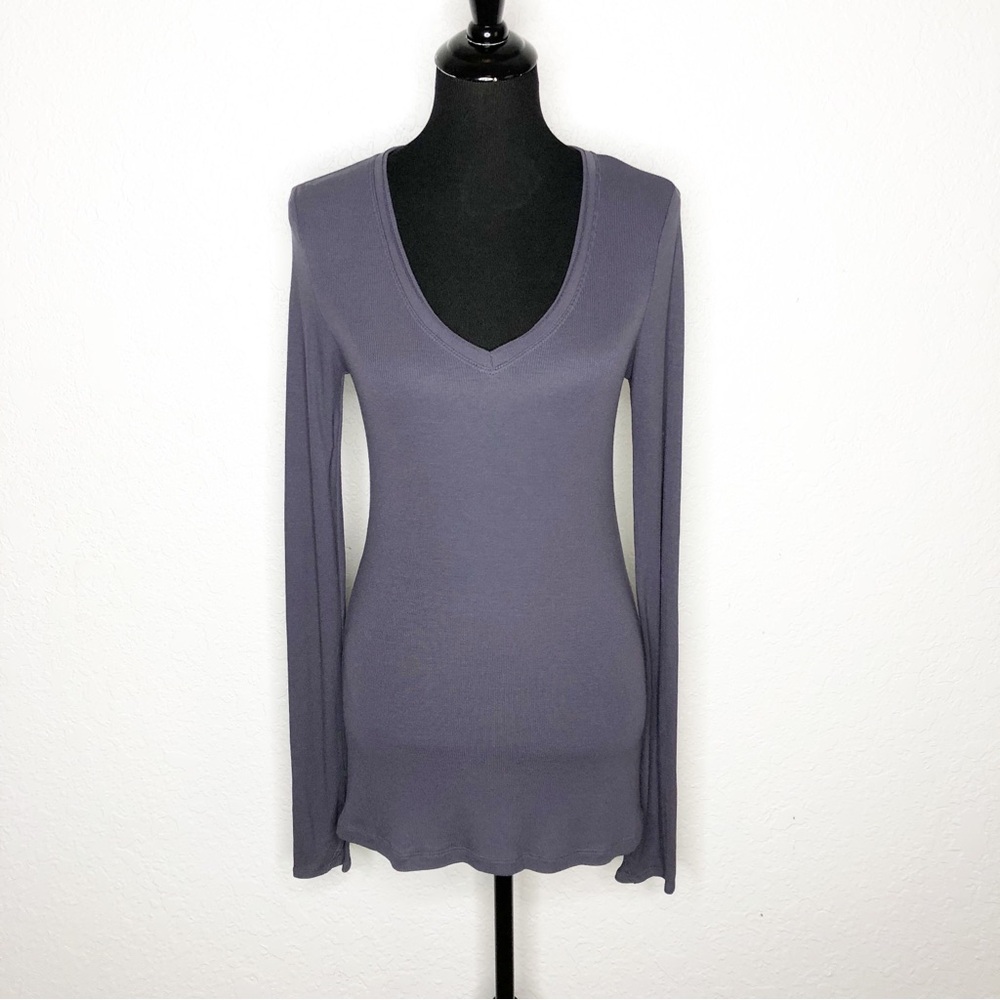 Athleta dark gray ribbed lightweight knit v neck long sleeve top‎ size Small